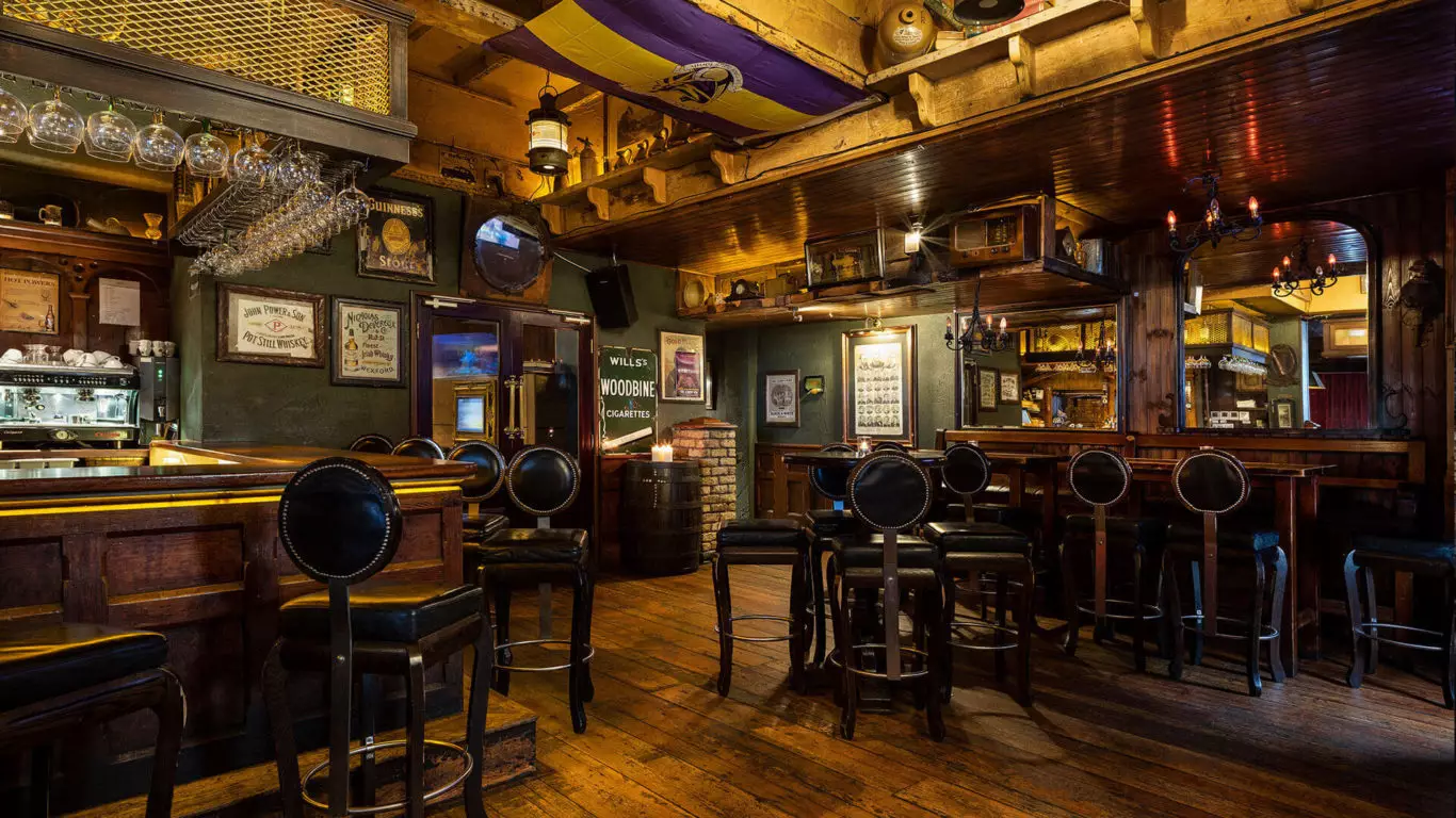 treacys-enniscorthy-bar-01