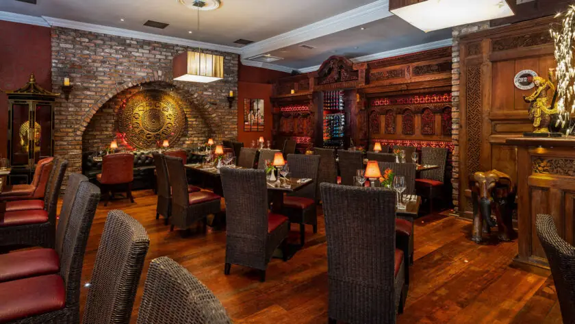 treacys-enniscorthy-restaurant-tables-02