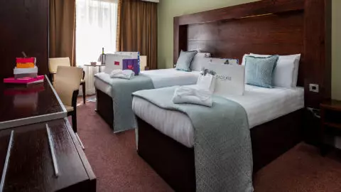 treacys-enniscorthy-standard-twin-room-01