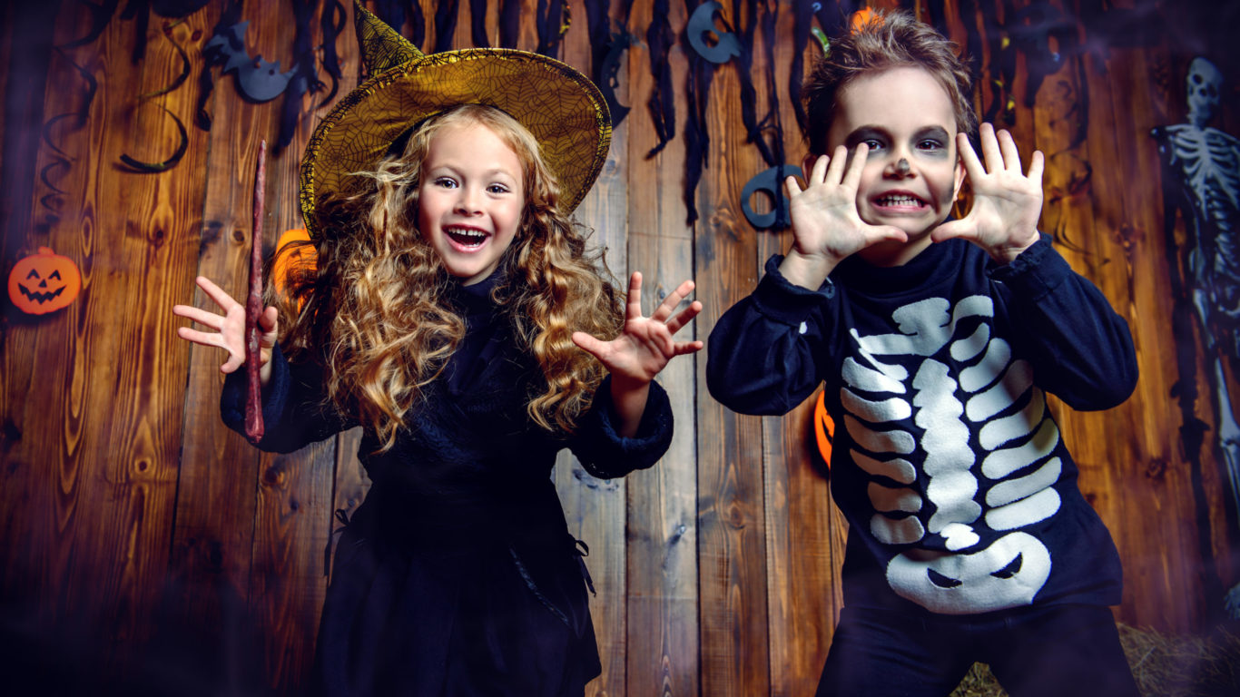 Halloween kids – shutterstock_1451257175