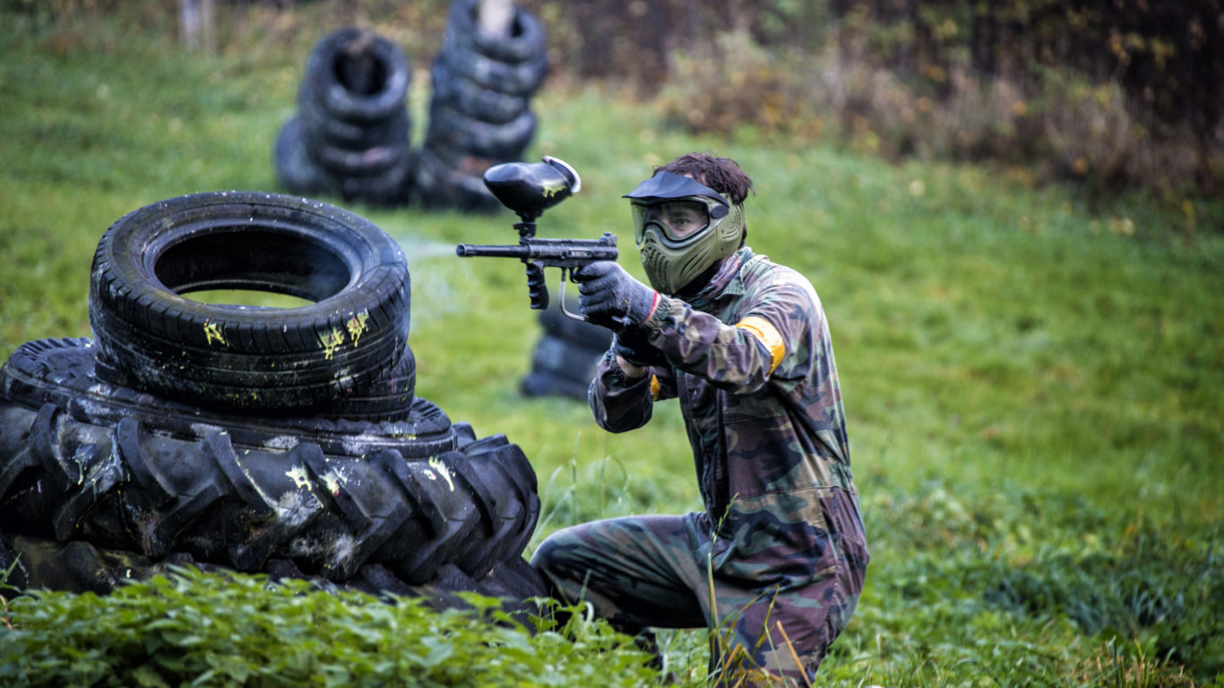 Paintballing – shutterstock_741549076